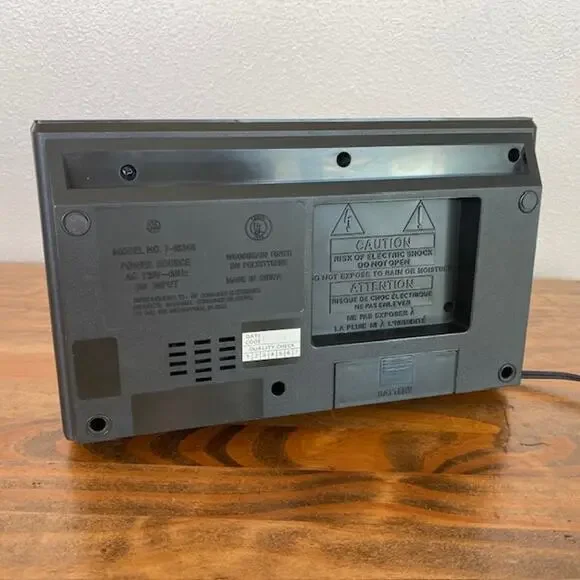 Vintage General Electric GE AM/FM Alarm Clock Radio Wood Grain- WORKS - Picture 4 of 7